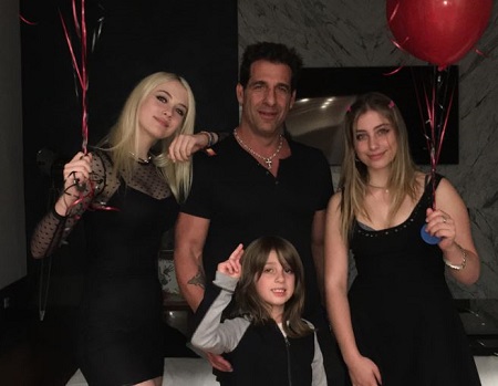 David Gebbia with his daughters, Destiny Gebbia (left), Mysteri Gebbia (right), and son Cross Gebbia